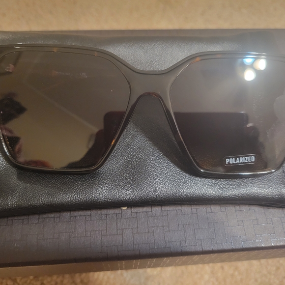 Quay Australia Accessories - Quay Australia Tortoise Frame Level Up Polarized Sunglasses